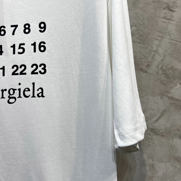 一目惚れ♪メゾンマルジェラ 520 ロゴTシャツ コピー 2色 Mau28234